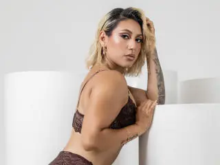 Sex Chat with EmilyRobertts - Xlovecam