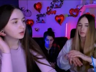 Sex Cam with KellyLeslieMila - Xlovecam