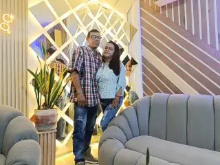 Sex Chat with SaraAndJhonny - Xlovecam