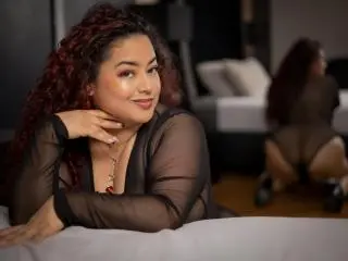 Watch Live Sex Cams with SophiLarusso - Xlovecam