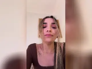 Adult Webcam with AdharaCooperr - Xlovecam